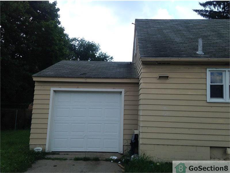 2110 21st St NE - Photo 2 of 2