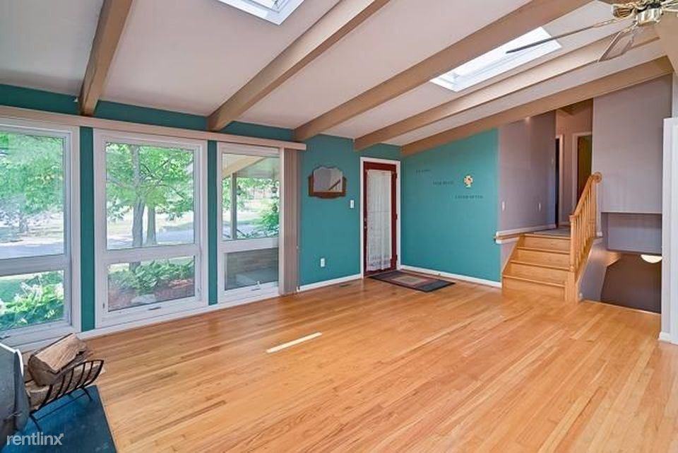 3019 Hilltop Dr - Photo 2 of 15