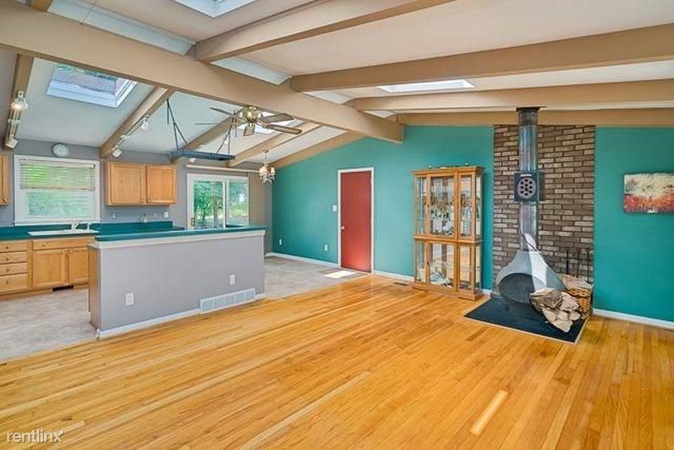 3019 Hilltop Dr - Photo 3 of 15