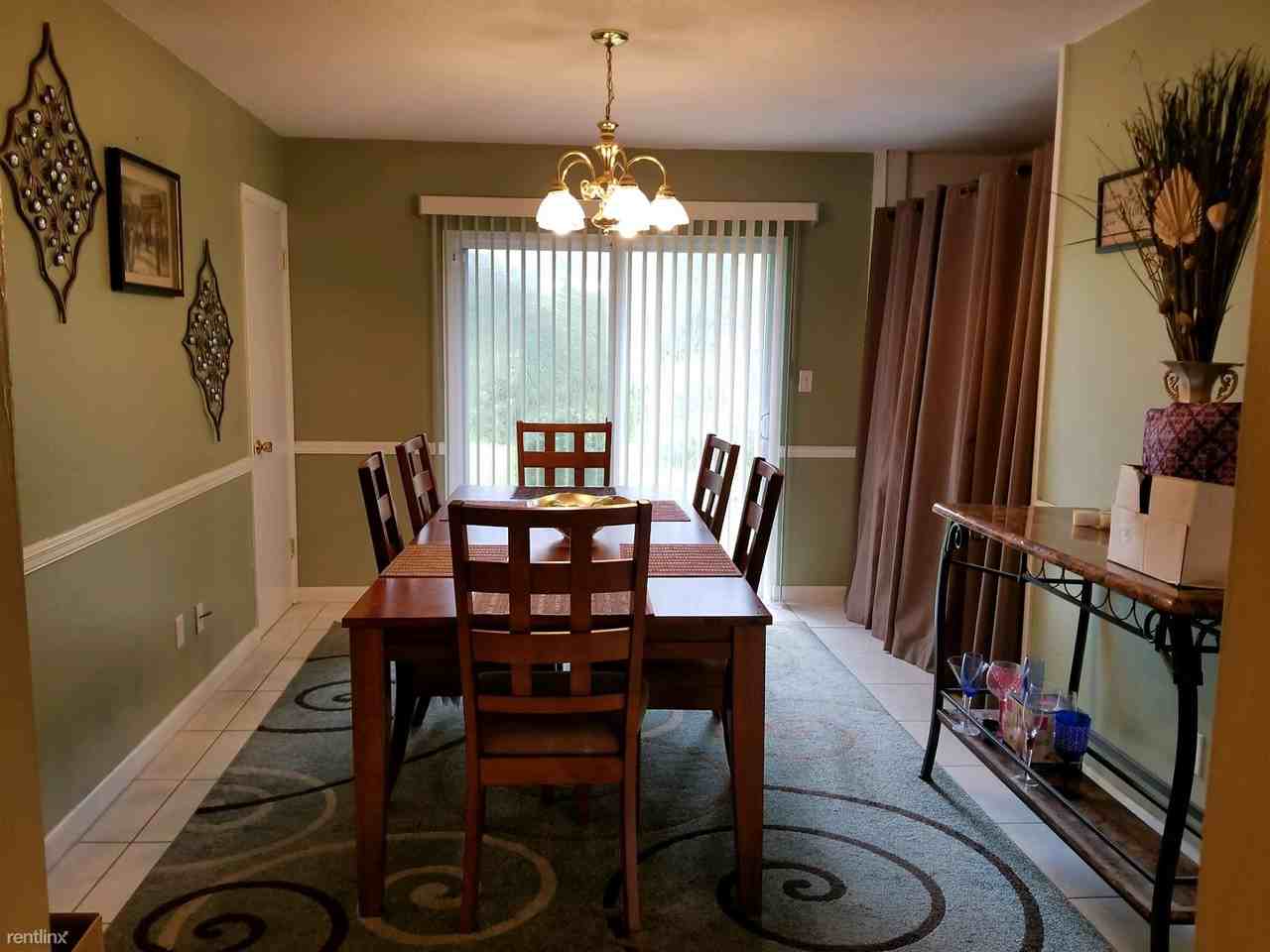 303 Hoffman Dr - Photo 2 of 12
