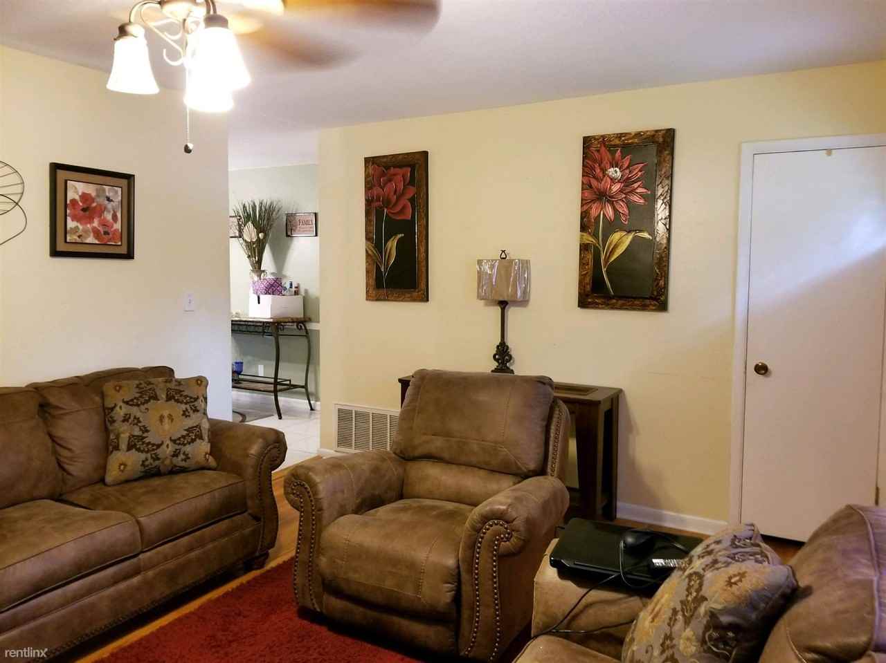 303 Hoffman Dr - Photo 3 of 12
