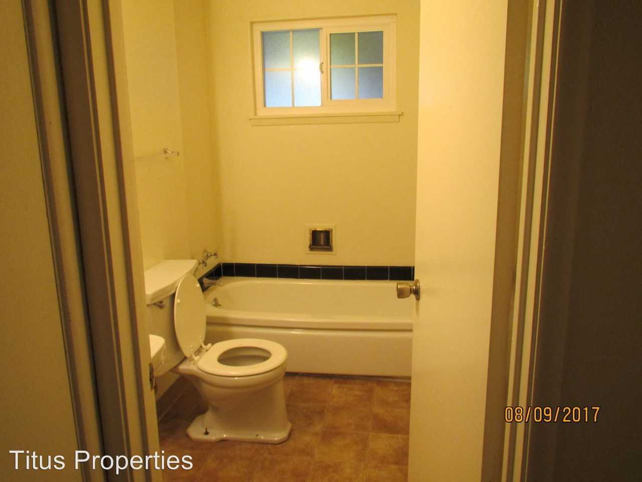 1009 Cypress St - Photo 3 of 6