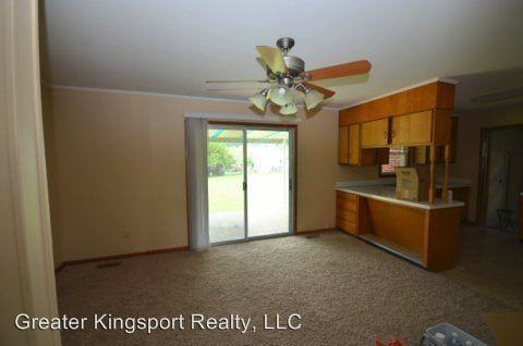 131 Clover Dr - Photo 3 of 13