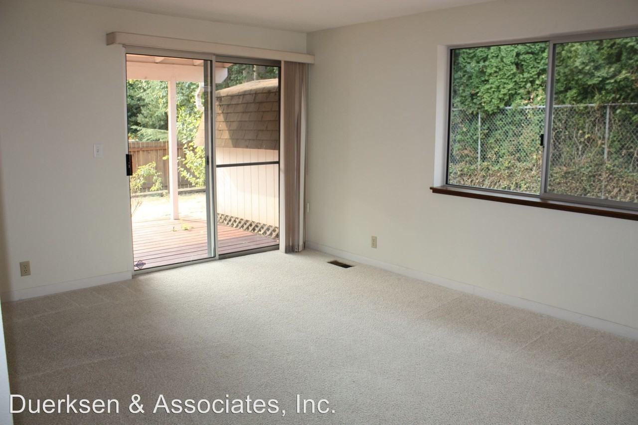 3005 NW Maxine Cir - Photo 3 of 9