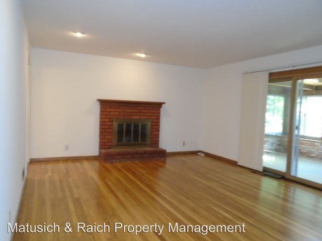 1572 Tobias Dr - Photo 2 of 12
