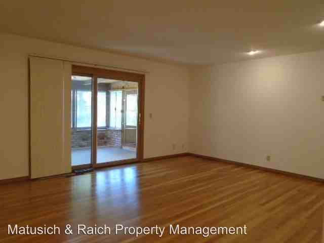 1572 Tobias Dr - Photo 3 of 12