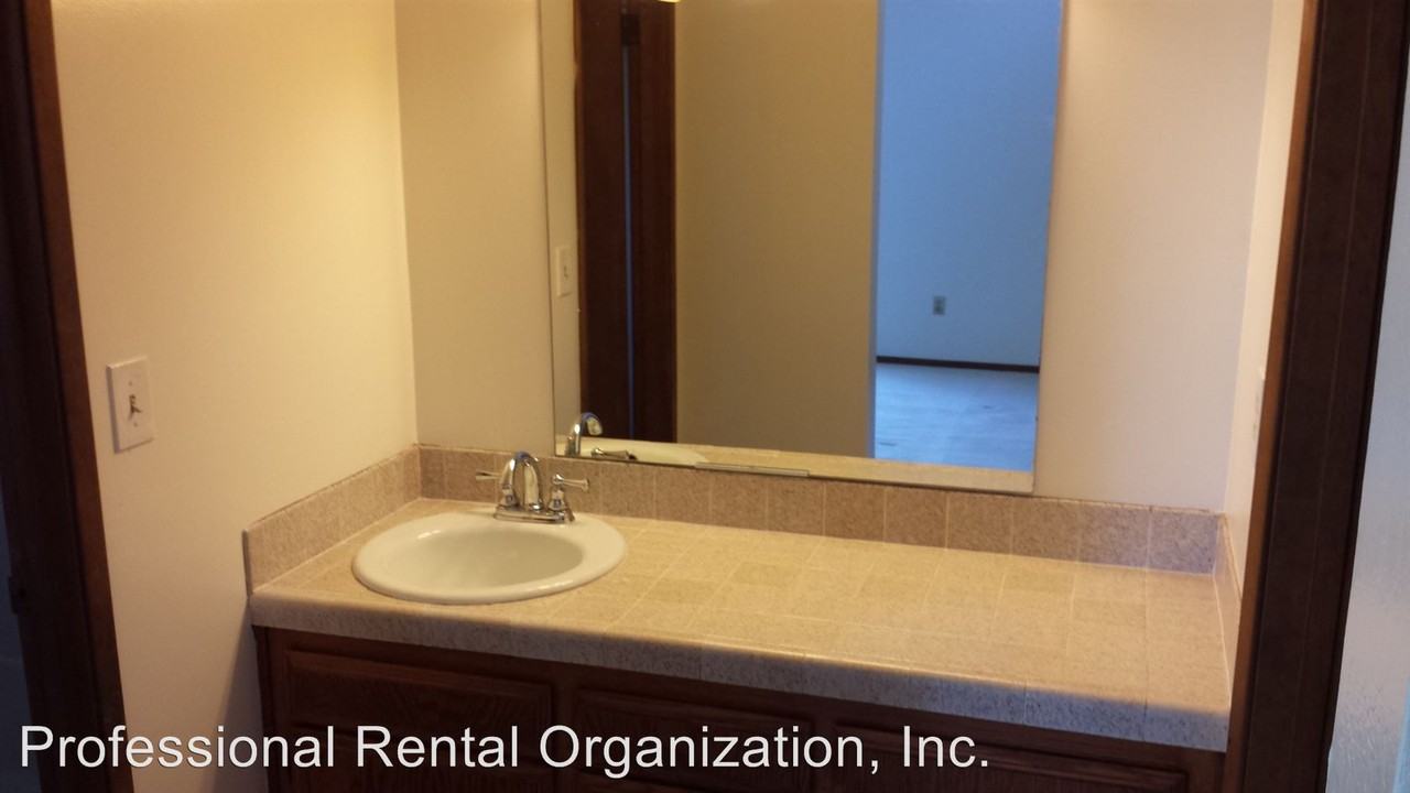 1655 King Ave - Photo 3 of 8