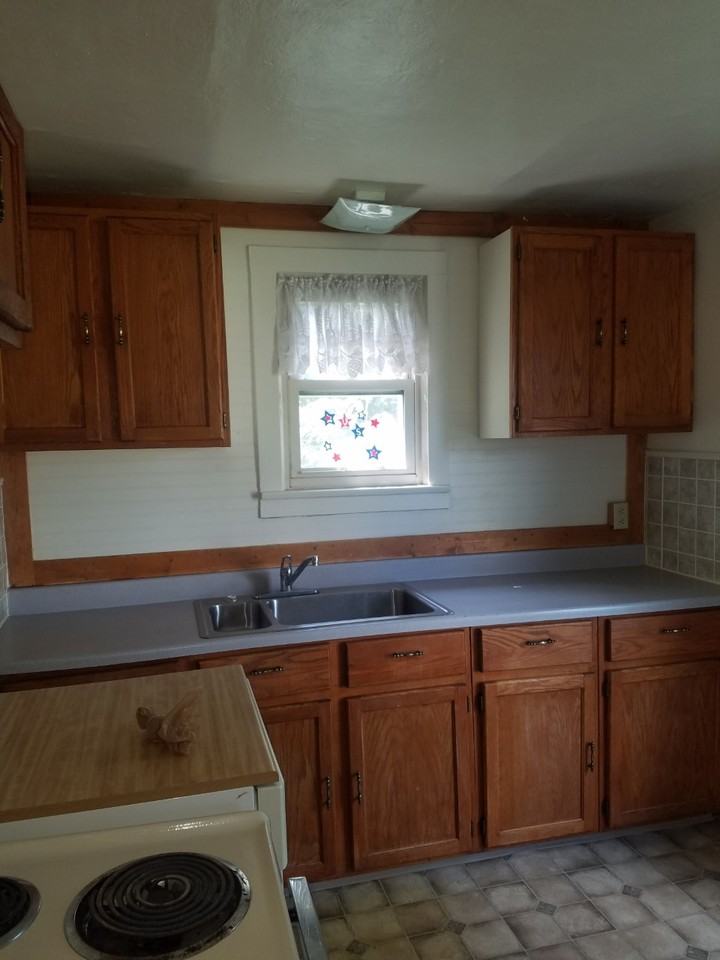 803 Summit St - Photo 3 of 7