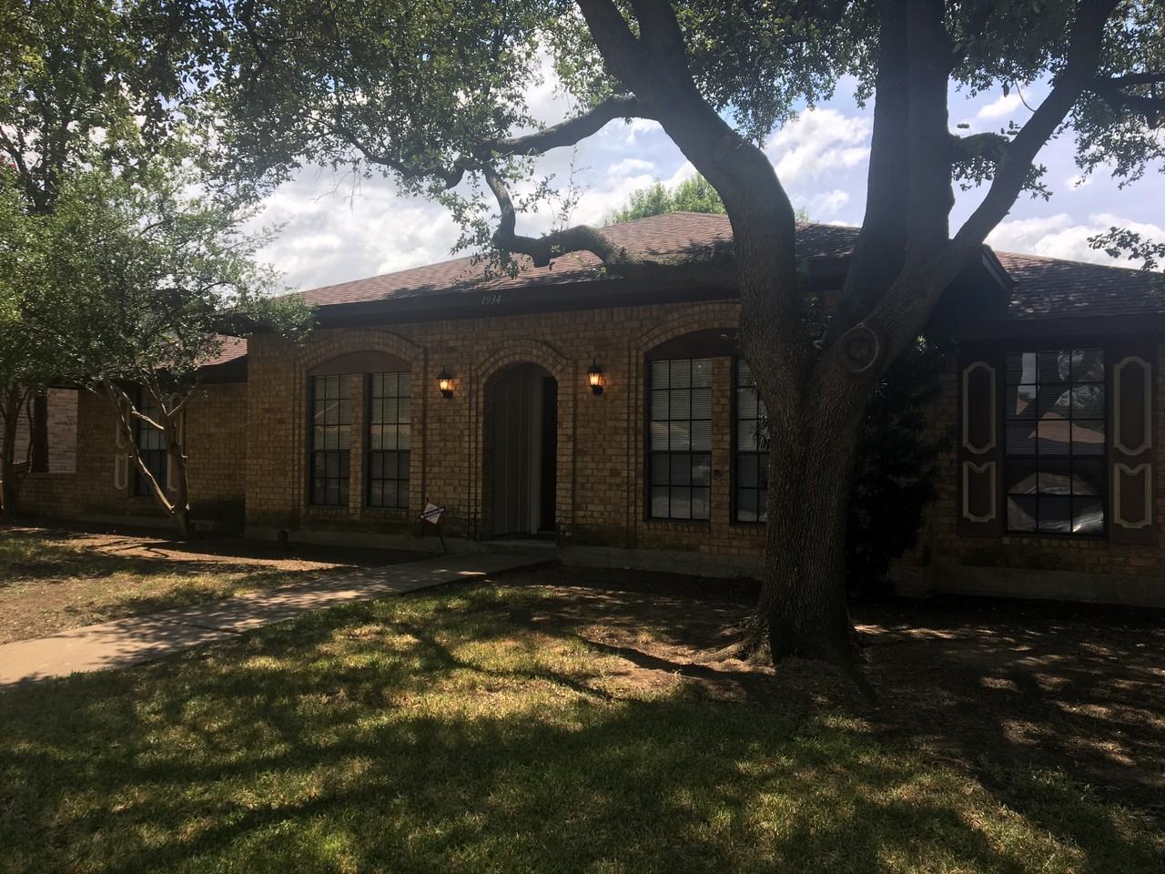1934 Maxwell Dr - Photo 3 of 14
