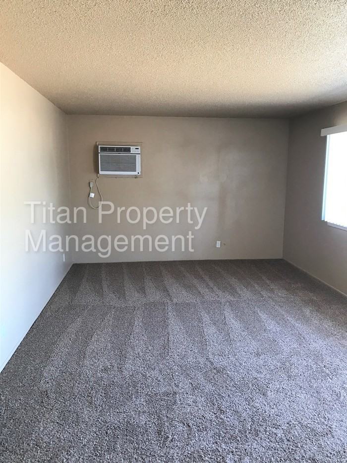 1400 Harris Ave - Photo 2 of 8