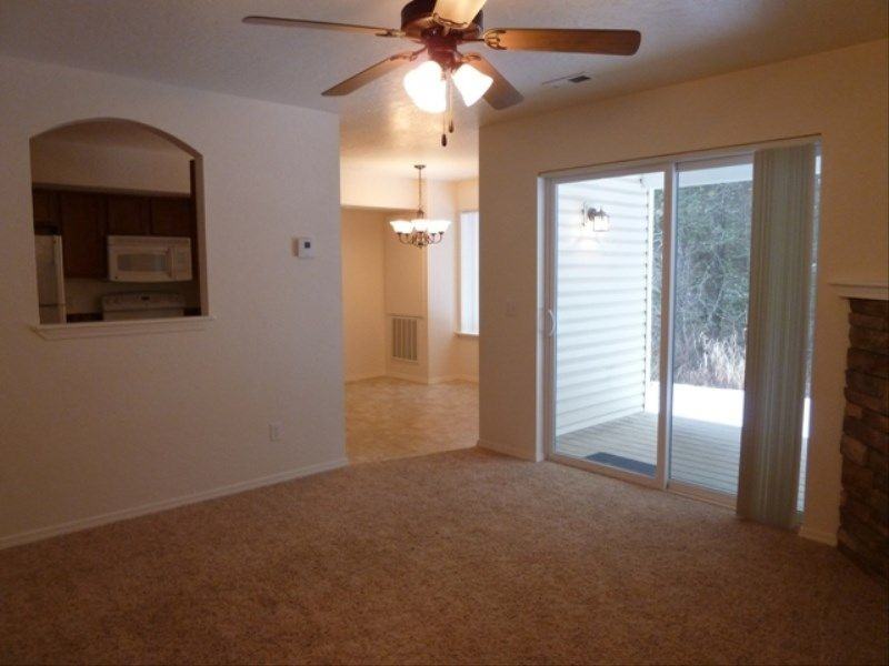 512 Lupine St - Photo 3 of 6