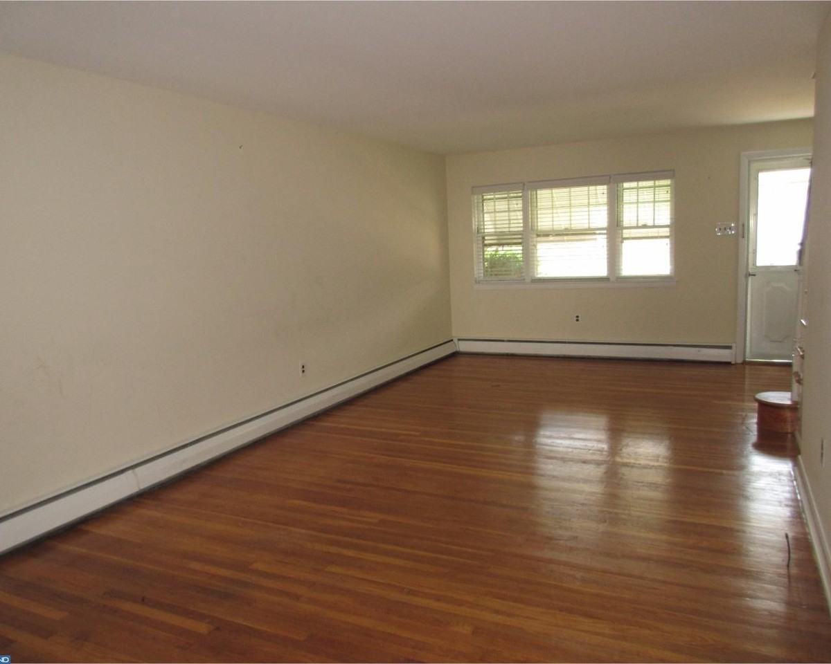 423 Hurst St - Photo 2 of 10