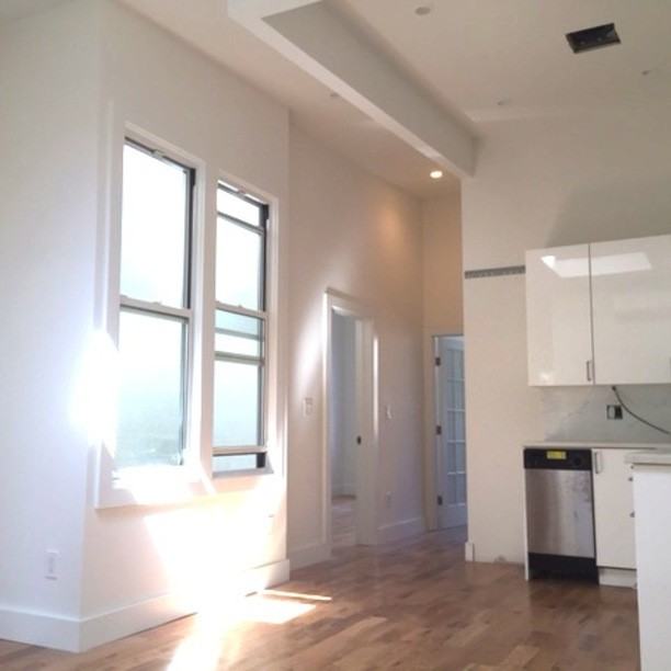 North Henry Street #5z