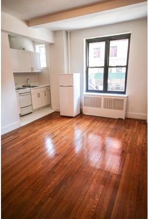 208 W 23rd St - Photo 2 of 5