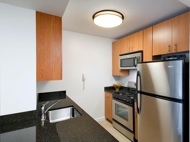 510 W 52nd St #11J - Photo 3 of 5