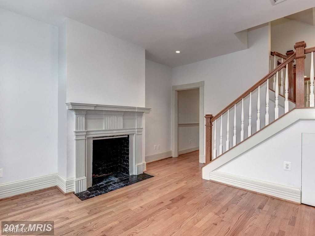 210 N Alfred St - Photo 3 of 10