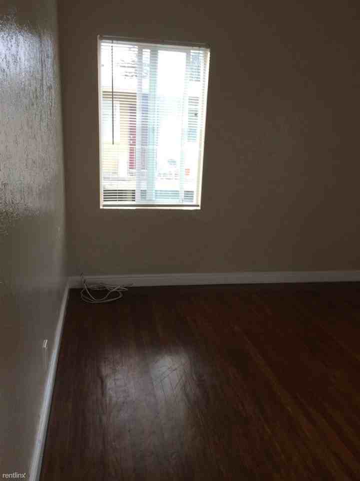 1504 Stafford St - Photo 3 of 11