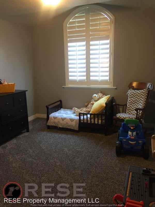 2093 E View Dr - Photo 2 of 25