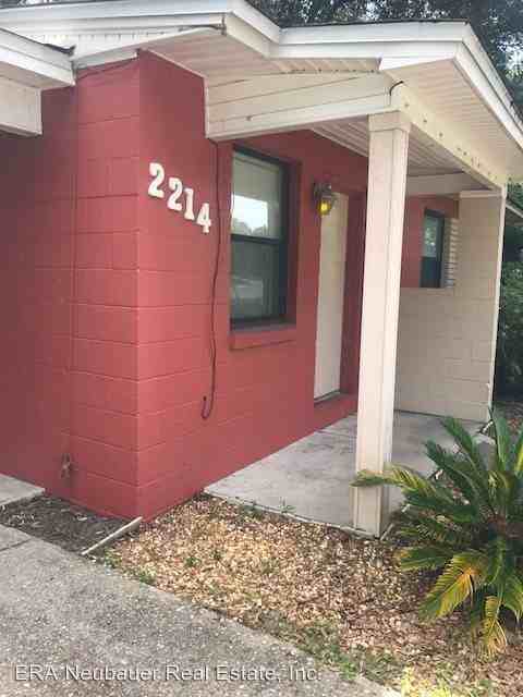 2214 Edgewood Dr - Photo 2 of 8