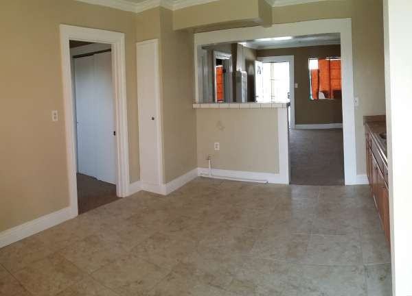 1415 W 11th St - Photo 3 of 9