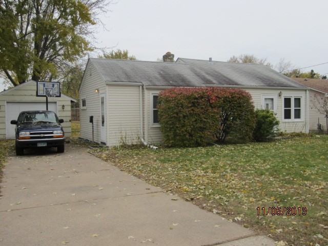 430 57th Pl NE - Photo 2 of 8