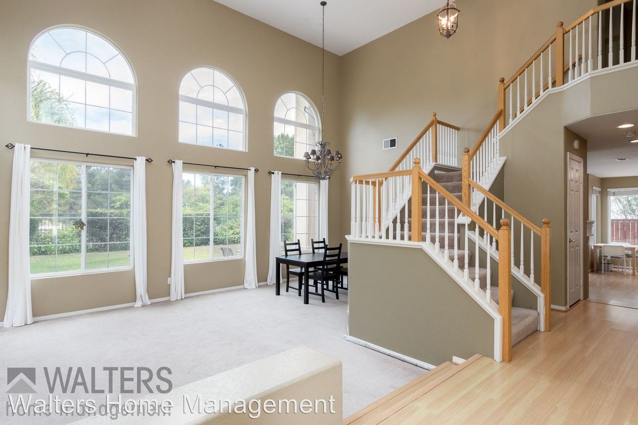 3123 Ferncreek Ln - Photo 3 of 16