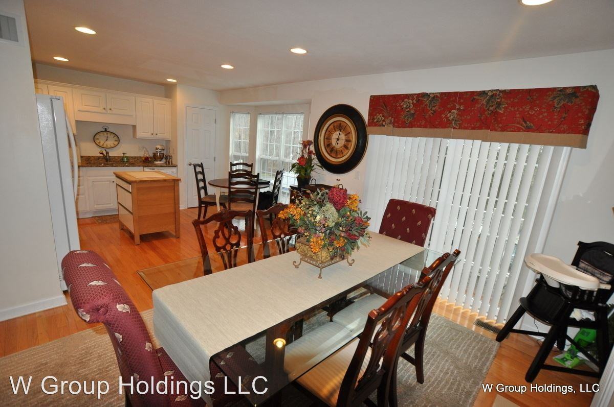 203 Lakeview Ct - Photo 2 of 20