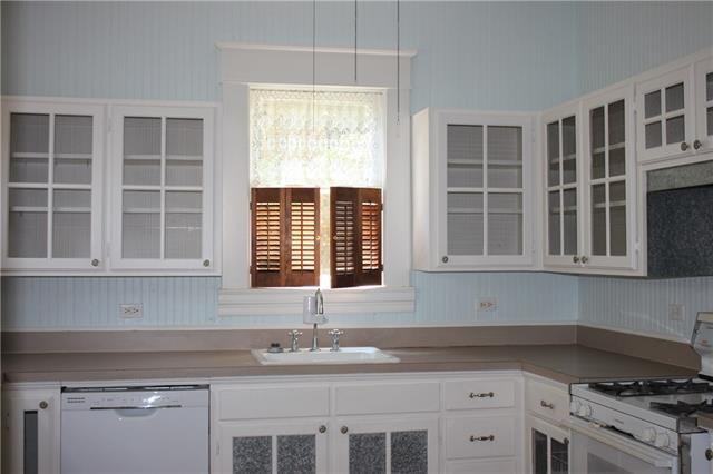 1005 W Main St - Photo 3 of 8