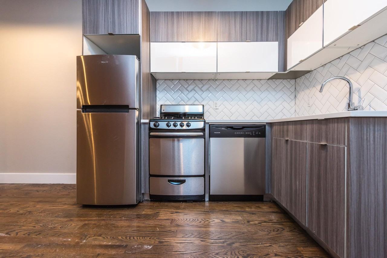 653 Knickerbocker Avenue #4R