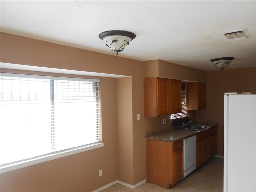 748 Derrickson Dr - Photo 3 of 6