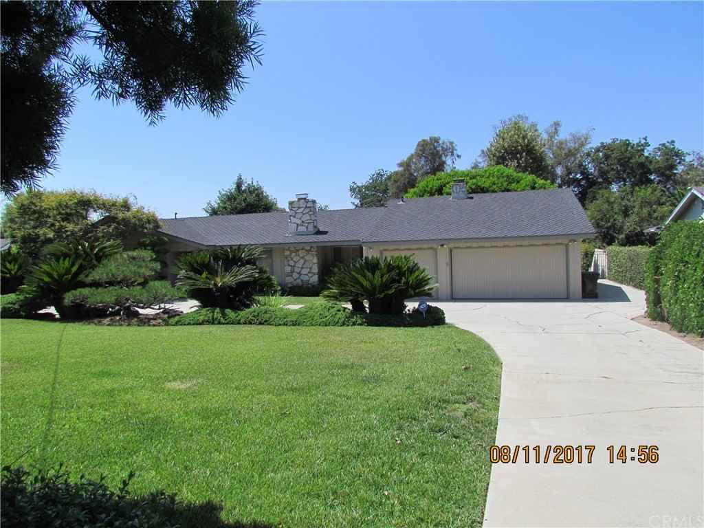 1423 Hacienda Rd - Photo 2 of 29