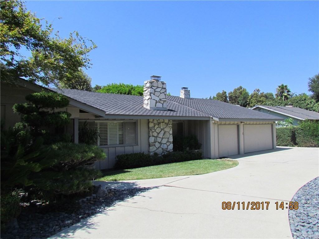 1423 Hacienda Rd - Photo 3 of 29