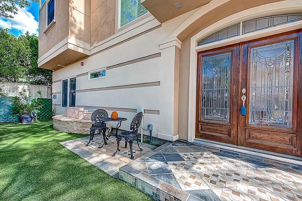 2230 Mimosa Dr - Photo 2 of 32