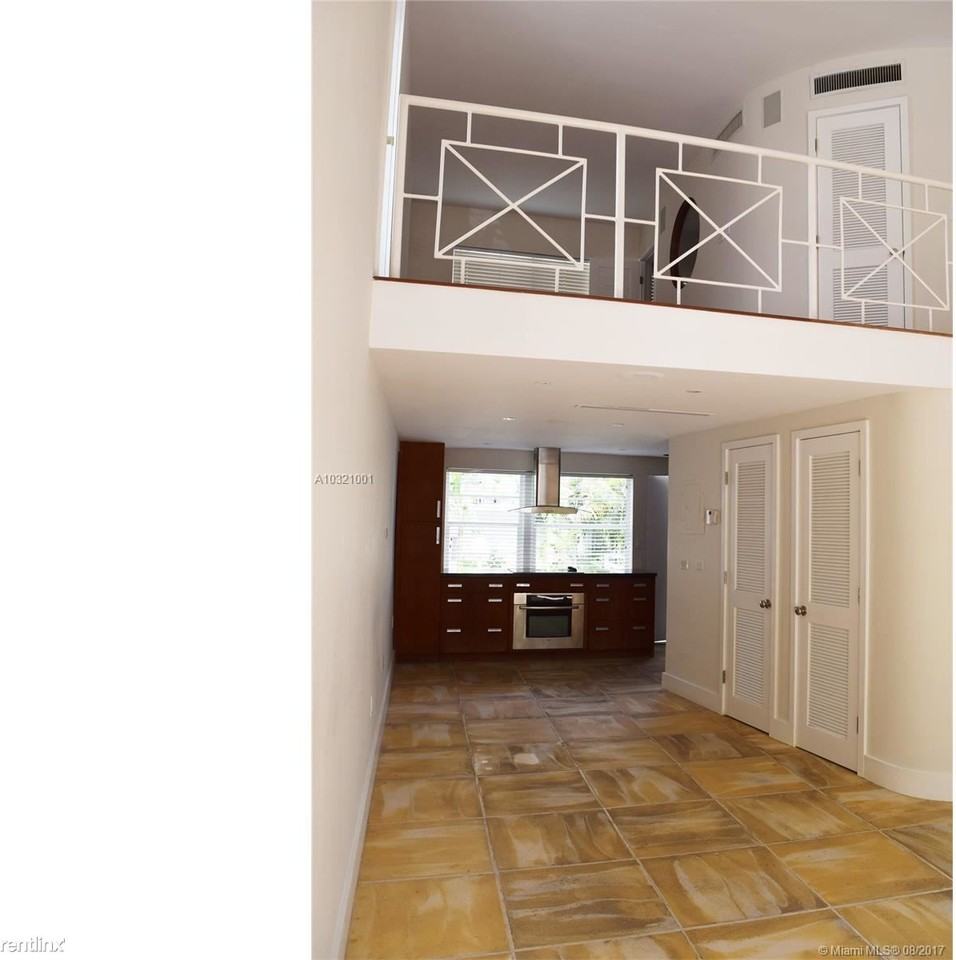 6865 Bay Dr #15 - Photo 3 of 6