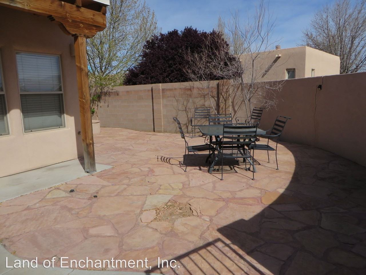 209 Manhattan Pl NW - Photo 2 of 23