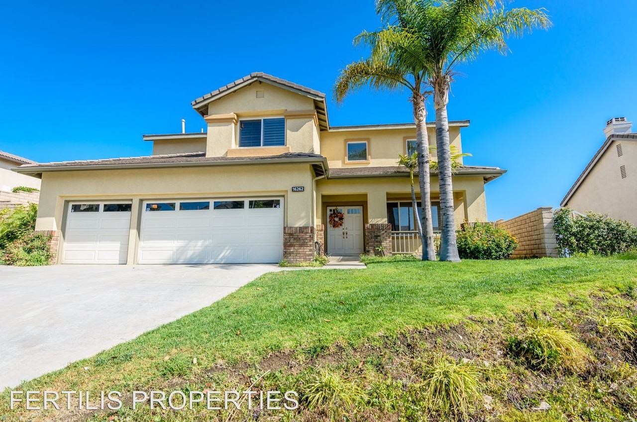 16262 Skyridge Dr - Photo 3 of 41