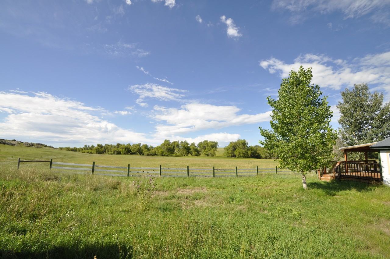 7530 SE Cherry Creek Rd - Photo 2 of 13