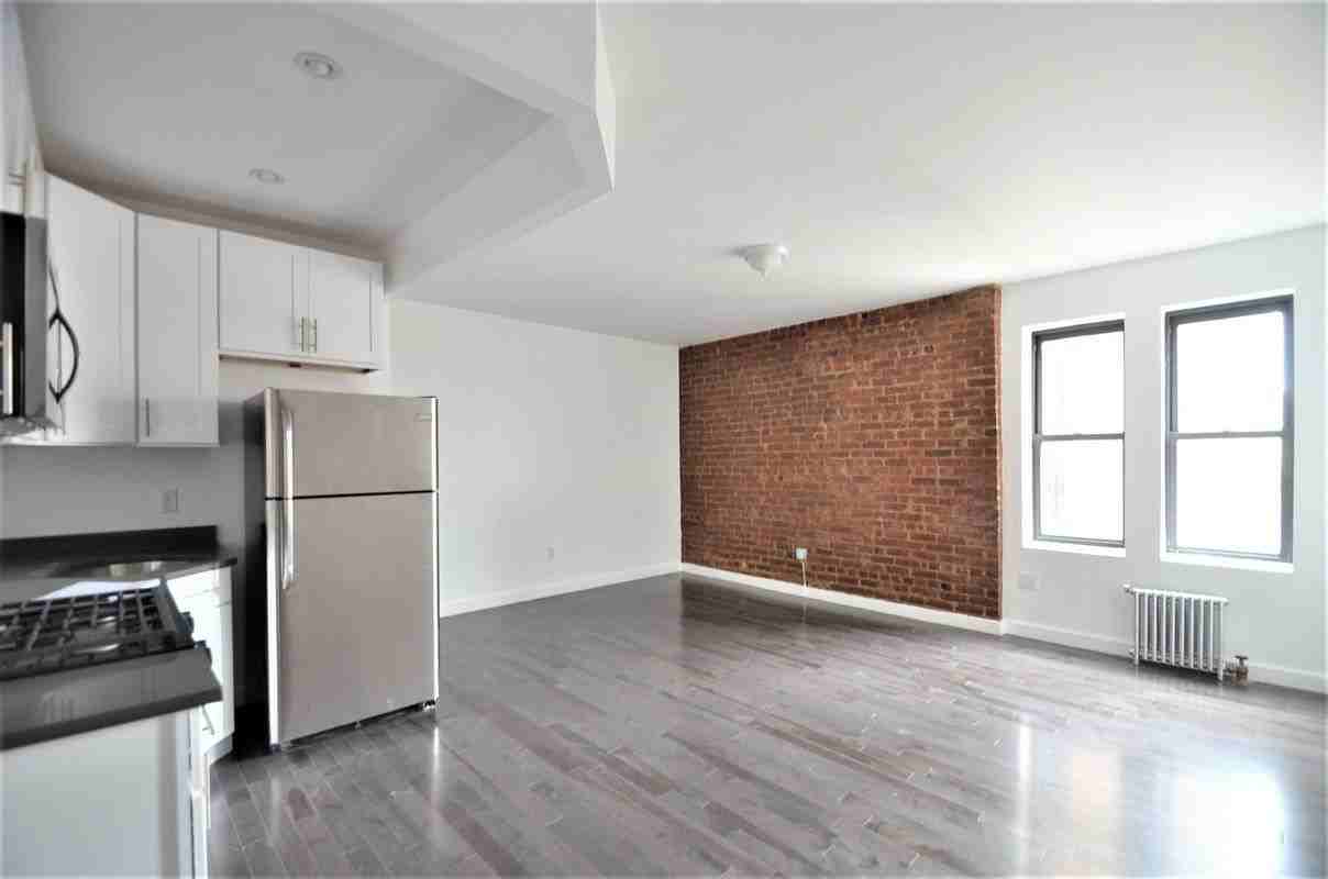 2120 Tiebout Avenue #4BR