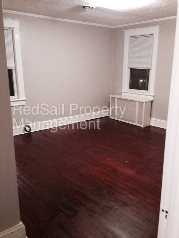 953 Woodrow Ave - Photo 3 of 11