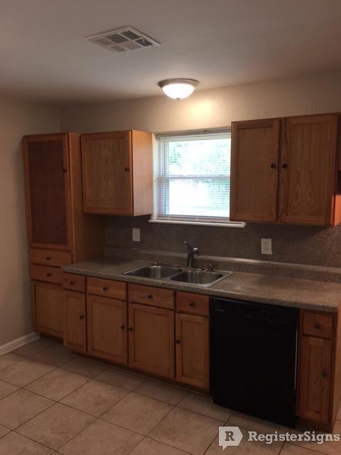 371 Joseph Pl - Photo 2 of 8