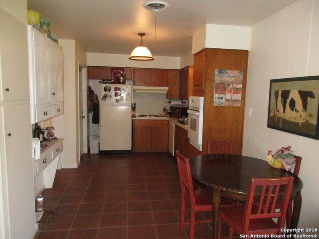 3223 Oakleaf Drive - Photo 2 of 9