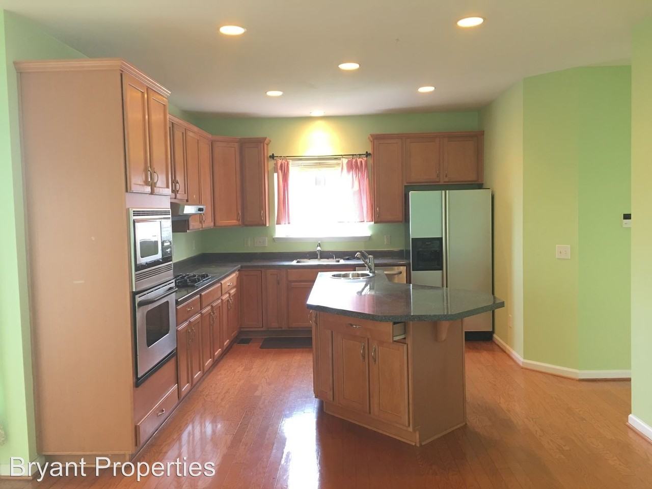 203 Riverbend Ln - Photo 2 of 15