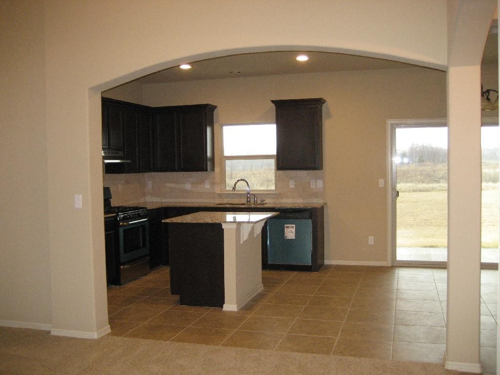 1113 Regatta Ln - Photo 3 of 13