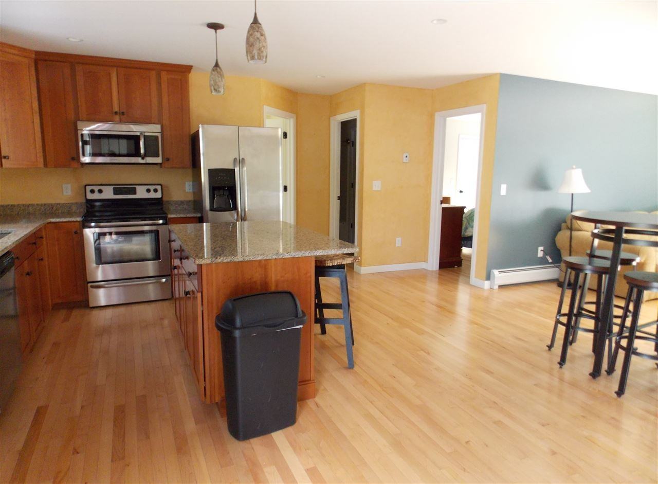 589 Laconia Rd - Photo 3 of 15