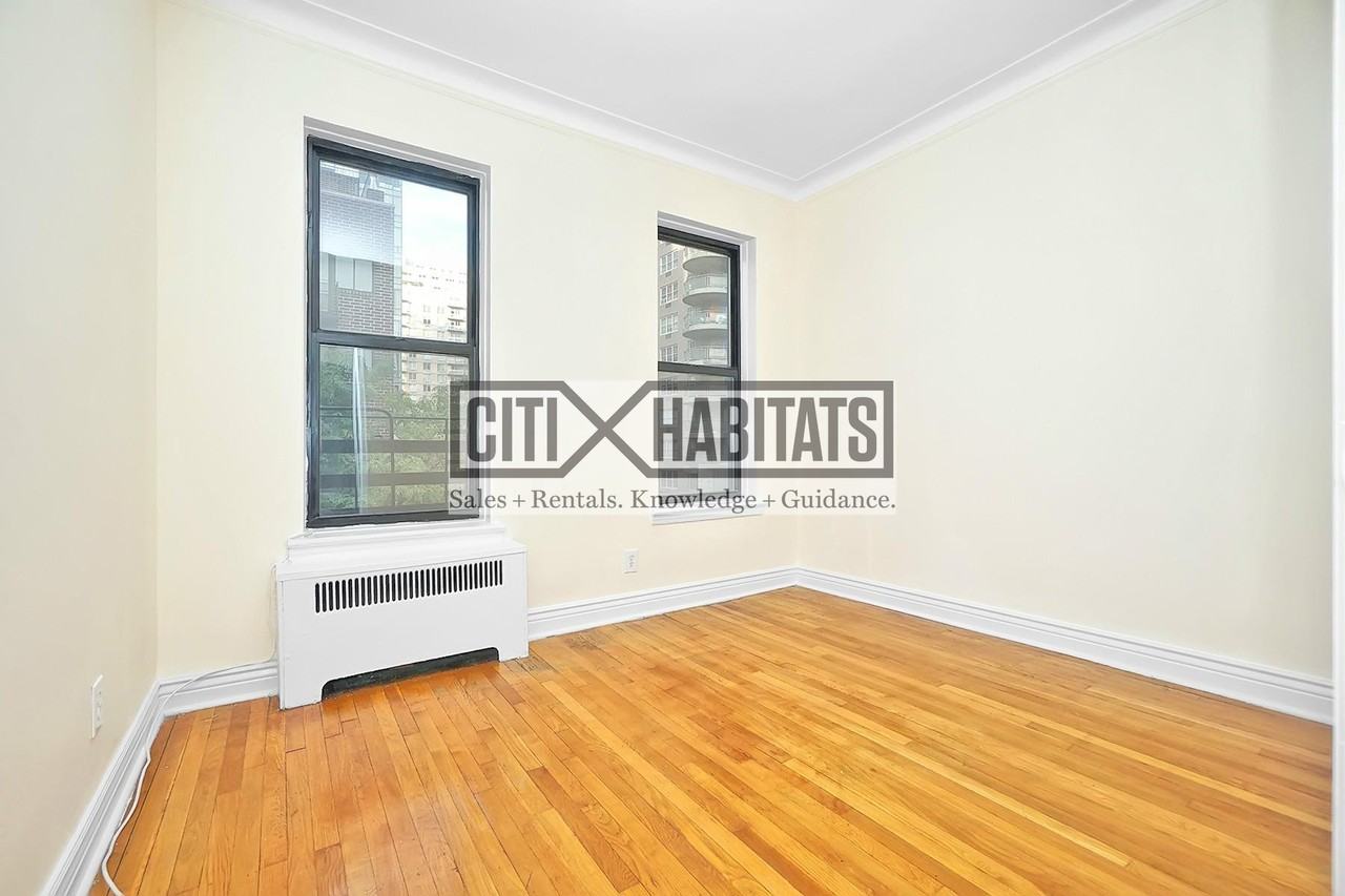 E 86th & Lexington Ave #1BR - Photo 2 of 5