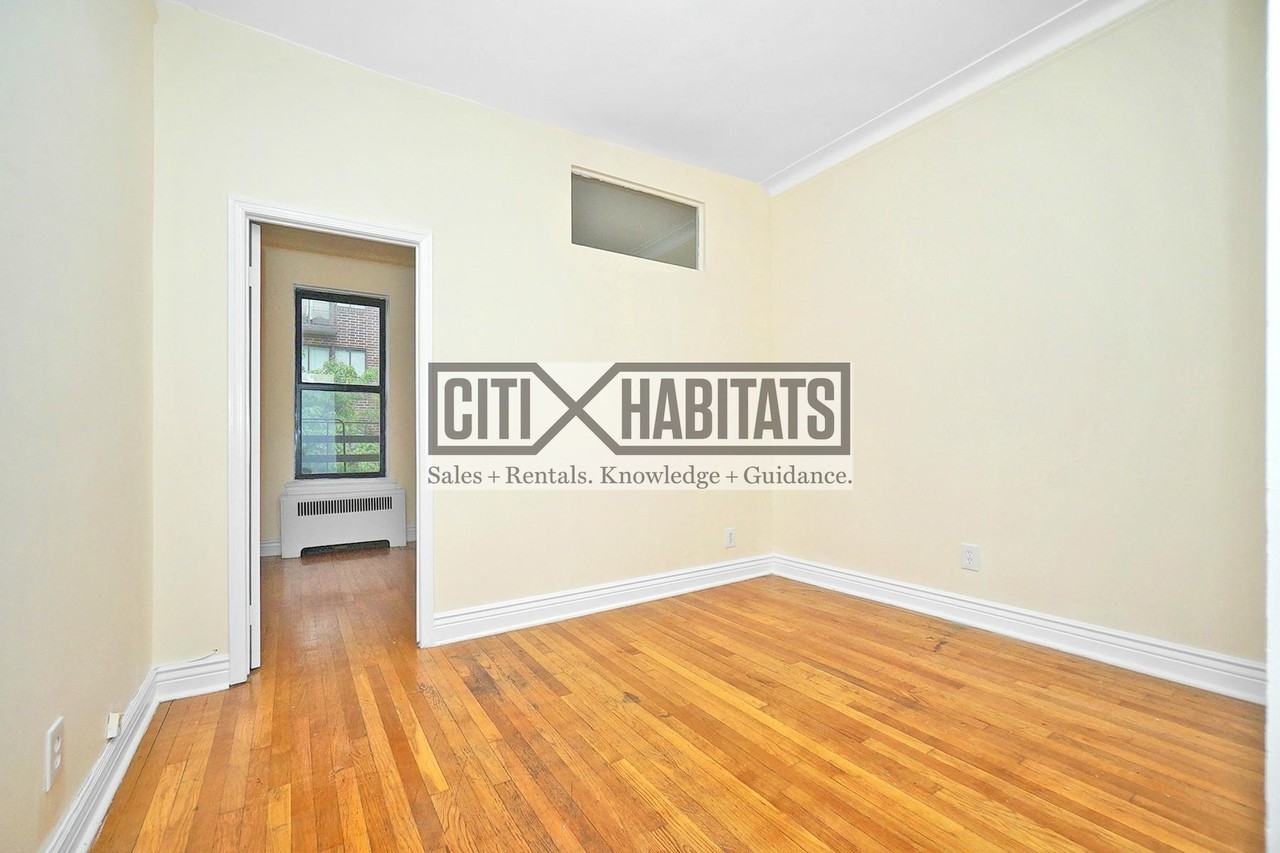 E 86th & Lexington Ave #1BR - Photo 3 of 5