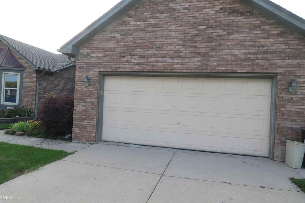 54903 Bradshaw Dr - Photo 2 of 10