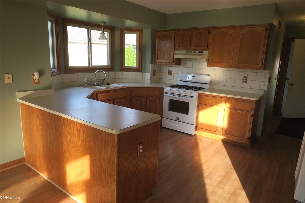 54903 Bradshaw Dr - Photo 3 of 10