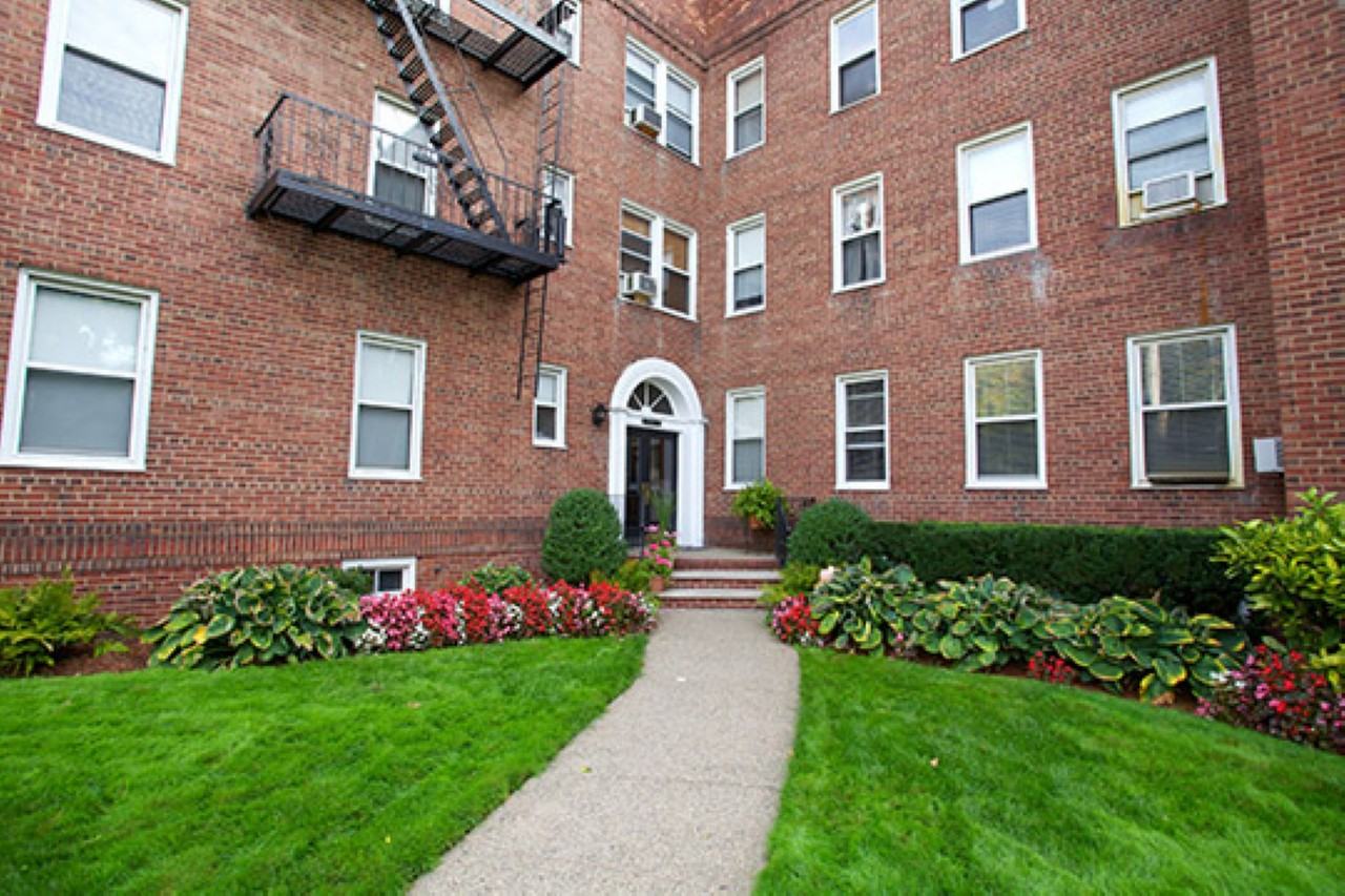 975 Teaneck Rd #3E - Photo 2 of 10