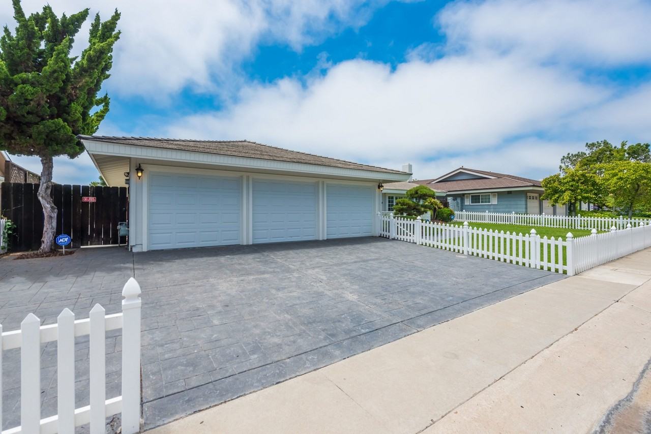 8584 Cliffridge Ave - Photo 3 of 32